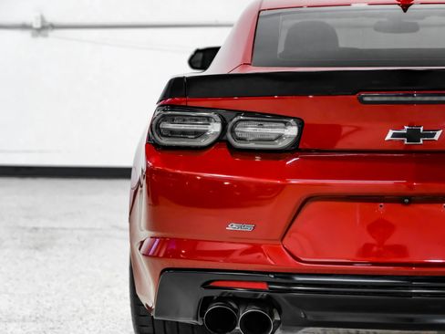 Used 2019 Chevrolet Camaro SS RWD image 34