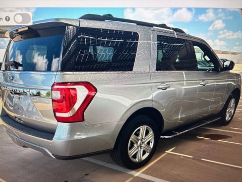Used 2021 Ford Expedition XLT RWD image 3