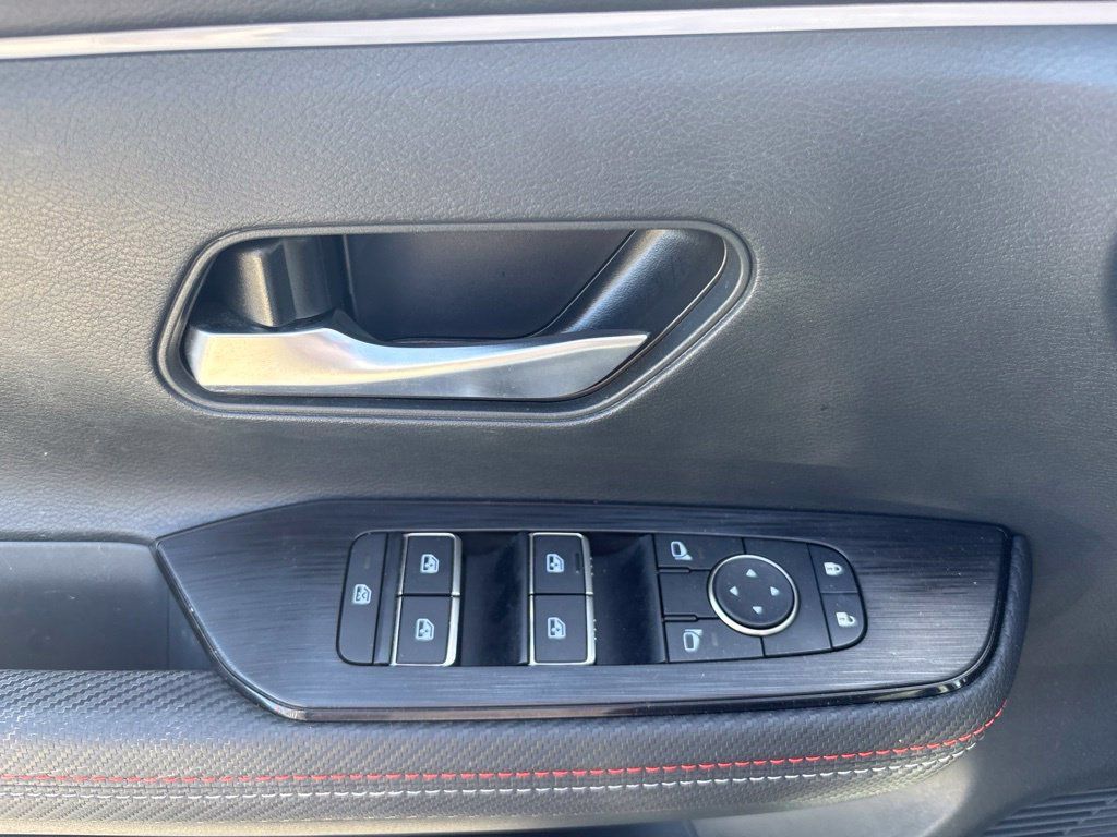 Certified 2025 Nissan Kicks SR w/ Illumination Package AWD/4WD image 10