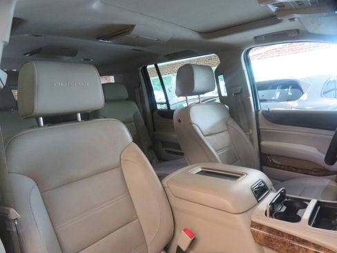Used 2015 GMC Yukon XL Denali w/ Touring Package AWD/4WD image 28