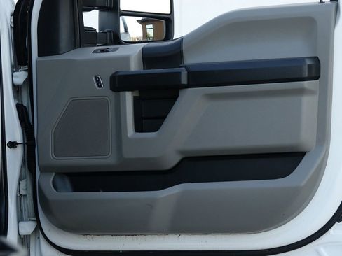 Used 2019 Ford F550 4x4 Crew Cab Super Duty w/ Power Equipment Group image 26