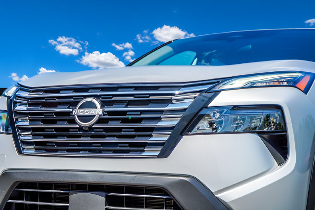 Used 2025 Nissan Rogue SV AWD/4WD image 34