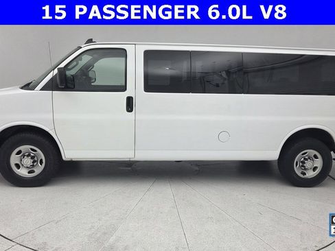 Used 2018 Chevrolet Express 3500 LT w/ LT Preferred Equipment Group image 2