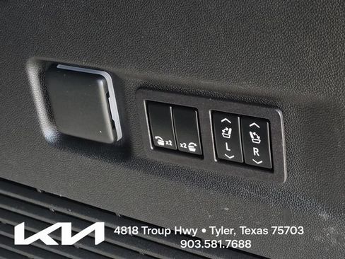 Used 2023 Chevrolet Suburban Z71 w/ Luxury Package AWD/4WD image 9