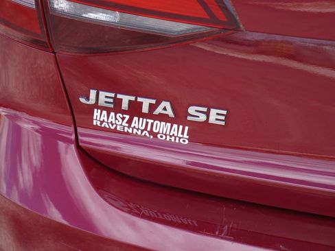 Used 2017 Volkswagen Jetta SE FWD image 7