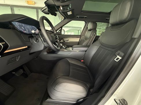 Certified 2025 Land Rover Range Rover Sport SE AWD/4WD image 5