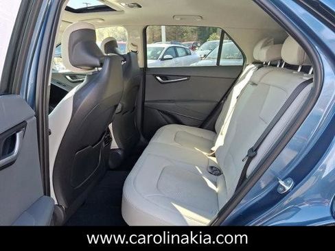 New 2025 Kia Niro EX Touring image 5