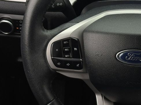 Used 2024 Ford Explorer XLT RWD image 15