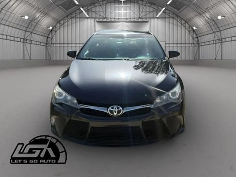Used 2015 Toyota Camry SE FWD image 2