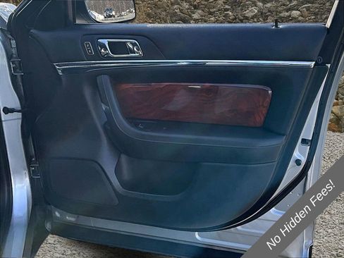 Used 2013 Lincoln MKS AWD image 21