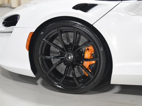 Used 2023 McLaren Artura image 6