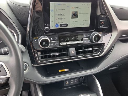 Used 2024 Toyota Highlander XLE image 18