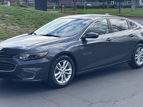 Used 2017 Chevrolet Malibu LT image 2