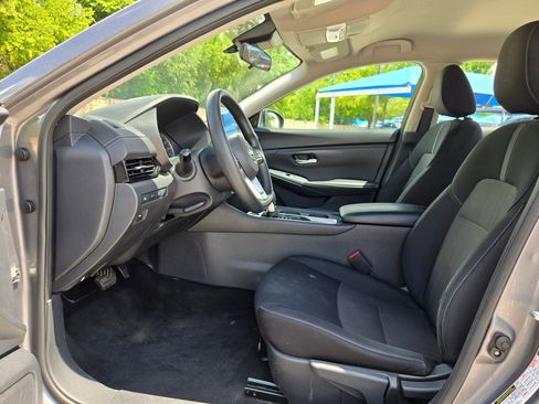 Used 2024 Nissan Sentra SV FWD image 9