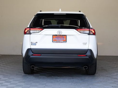 Used 2019 Toyota RAV4 XLE w/ Carpet Mat Package AWD/4WD image 11