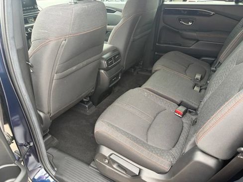 Used 2025 Honda Pilot Sport image 26