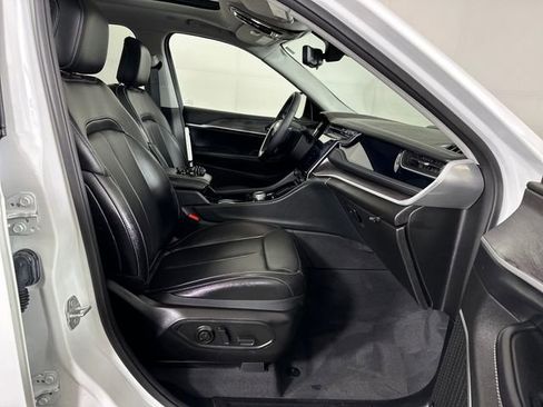 Used 2023 Jeep Grand Cherokee 4WD 4xe w/ Luxury Tech Group II image 28