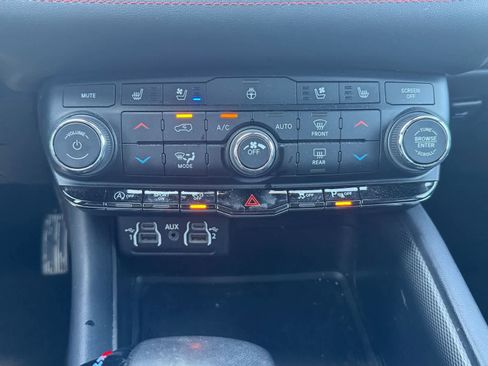 Used 2024 Dodge Durango GT RWD image 19
