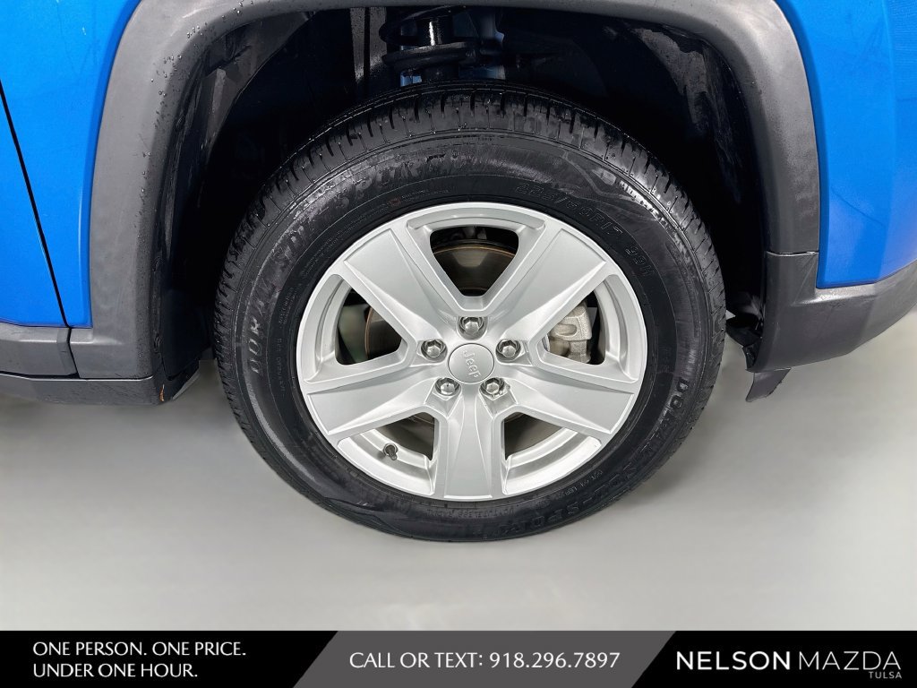 Used 2022 Jeep Compass Latitude w/ Sun and Sound Group AWD/4WD image 13