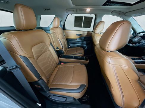 Used 2024 Nissan Pathfinder Platinum image 35