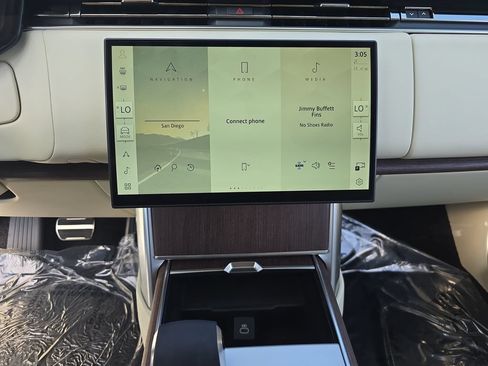 Certified 2025 Land Rover Range Rover SE AWD/4WD image 21