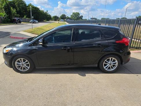 Used 2015 Ford Focus SE FWD image 2