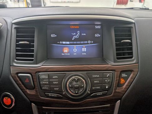 Used 2018 Nissan Pathfinder Platinum AWD/4WD image 11