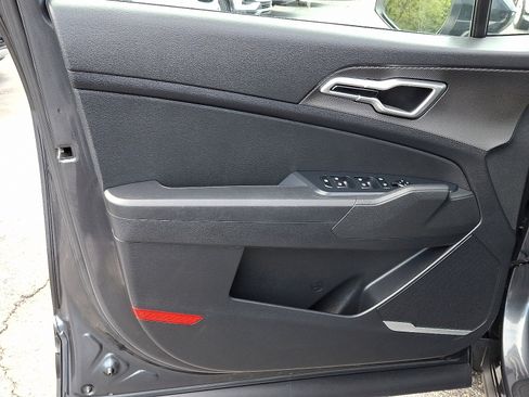 Used 2023 Kia Sportage LX image 12