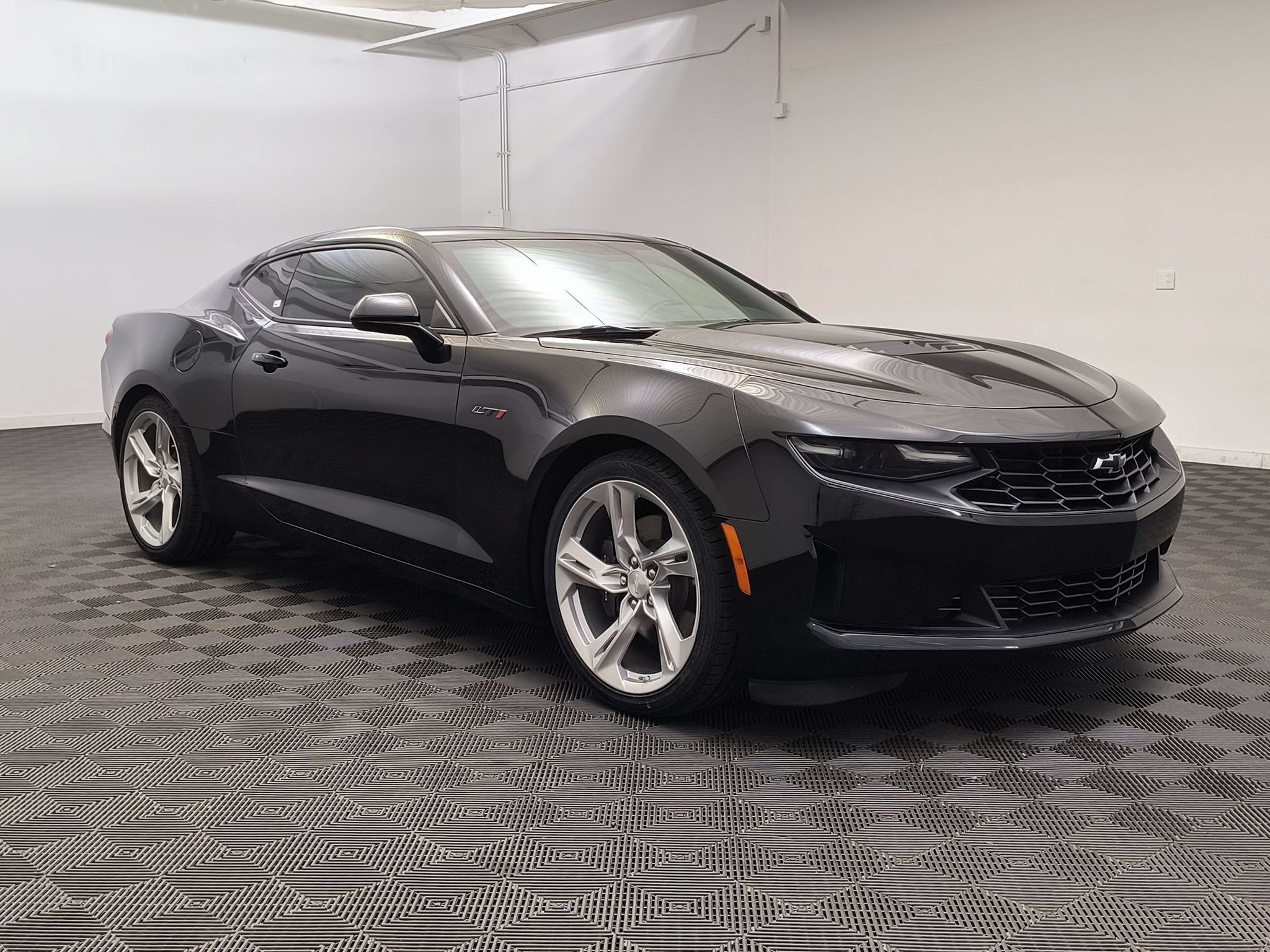 Used 2021 Chevrolet Camaro LT w/ Technology Package RWD image 7