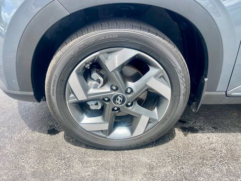 Used 2025 Hyundai Venue Limited FWD image 9