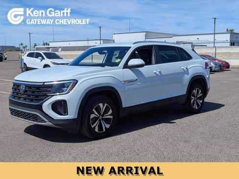 Used 2024 Volkswagen Atlas Cross Sport SE image 1