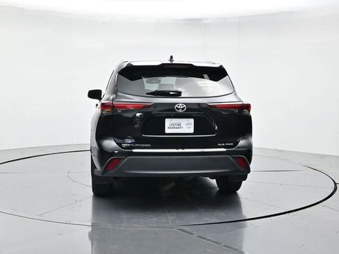 Used 2024 Toyota Highlander XLE AWD/4WD image 10