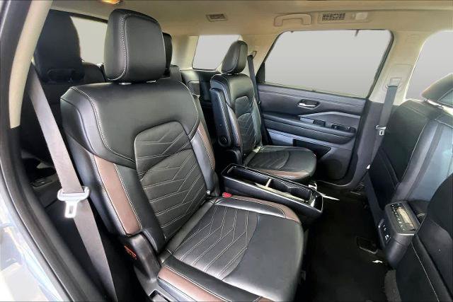 Used 2023 Nissan Pathfinder Platinum FWD image 21