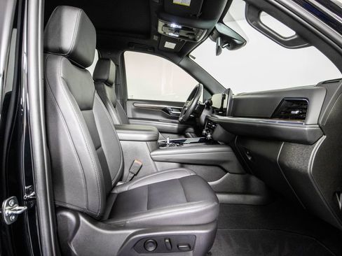 Used 2025 Chevrolet Tahoe Z71 w/ Comfort Package AWD/4WD image 9
