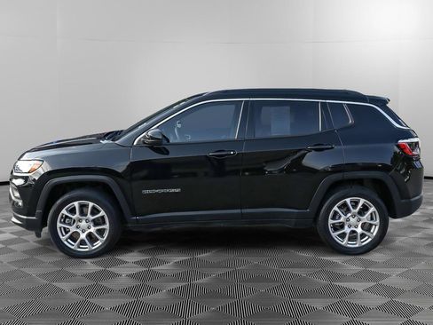 Used 2023 Jeep Compass Latitude AWD/4WD image 3