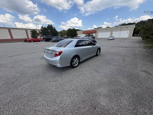 Used 2014 Toyota Camry SE FWD image 4