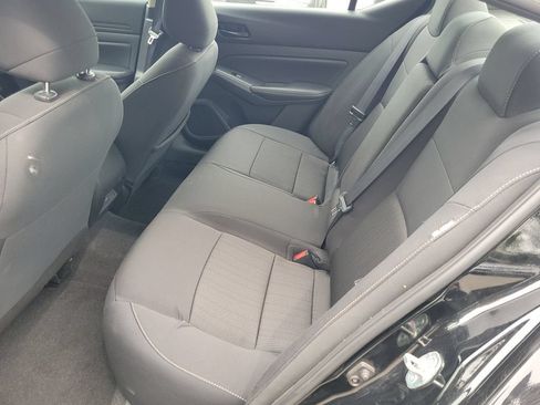 Used 2025 Nissan Altima 2.5 SV FWD image 9