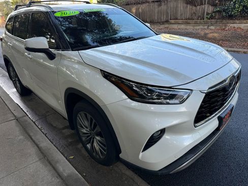 Used 2020 Toyota Highlander Platinum image 11