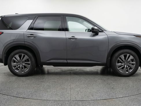 Used 2025 Nissan Pathfinder SV image 11