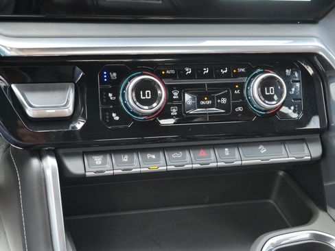 Used 2025 GMC Sierra 2500 Denali Ultimate w/ Max Trailering Package AWD/4WD image 13