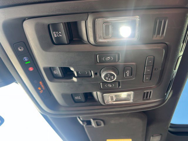 Used 2021 GMC Yukon XL Denali w/ Denali Ultimate Package AWD/4WD image 12