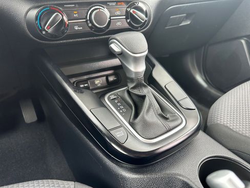 Used 2025 Kia Soul LX w/ LX Technology Package FWD image 39