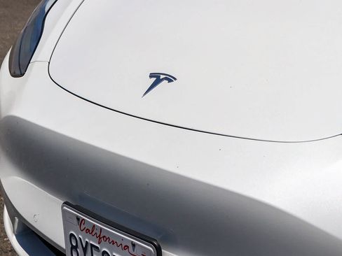 Used 2021 Tesla Model Y Performance AWD/4WD image 3