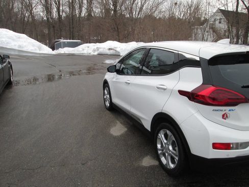 Used 2020 Chevrolet Bolt LT image 8
