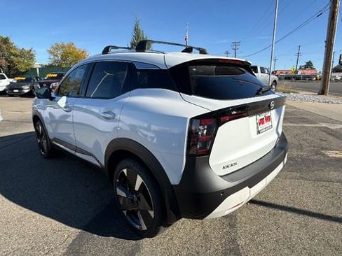 New 2026 Nissan Kicks SR w/ Cold Weather Package image 6