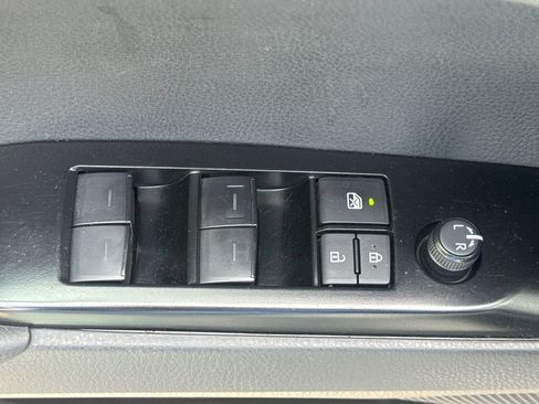 Used 2025 Toyota Camry SE FWD image 14