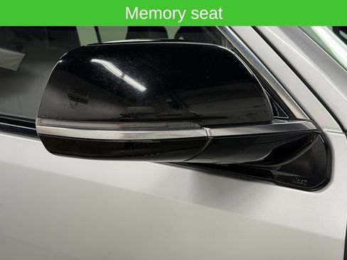 Used 2024 Jeep Wagoneer L Series II w/ Flexible Seating Group AWD/4WD image 12