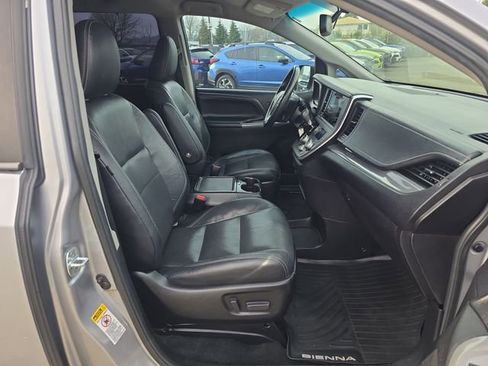 Used 2017 Toyota Sienna SE image 9