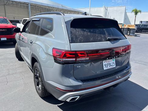 Used 2025 Volkswagen Atlas Peak Edition SE AWD/4WD image 4