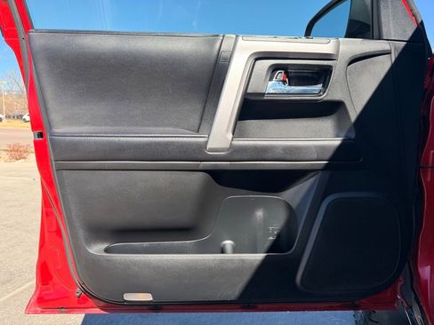 Used 2022 Toyota 4Runner SR5 Premium image 10